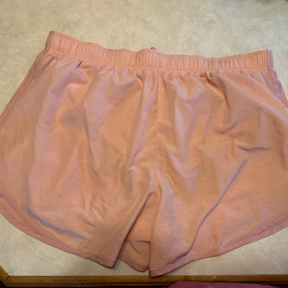 Brand New Women’s Pink Nike Athletic Shorts XL - Picture 3 of 3